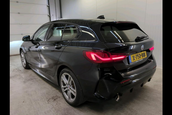 BMW 1-serie 118i | Panorama | Navi | Live Cockpit | Led |