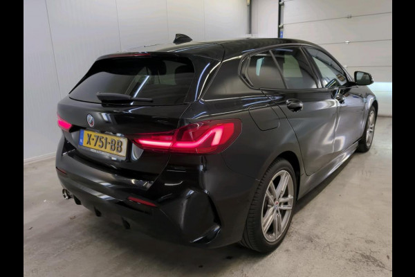 BMW 1-serie 118i | Panorama | Navi | Live Cockpit | Led |