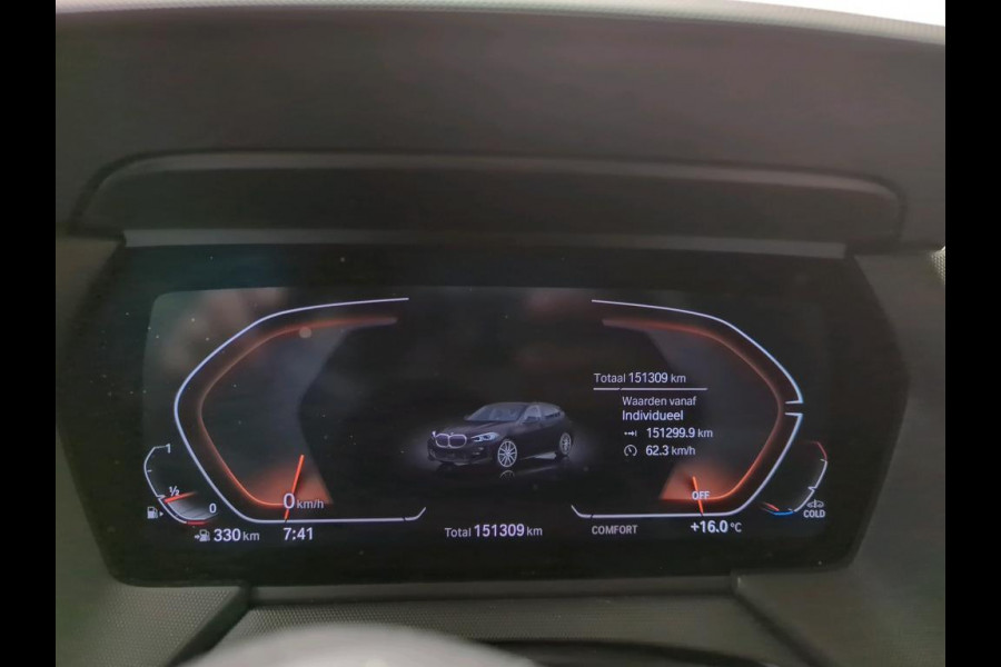 BMW 1-serie 118i | Panorama | Navi | Live Cockpit | Led |