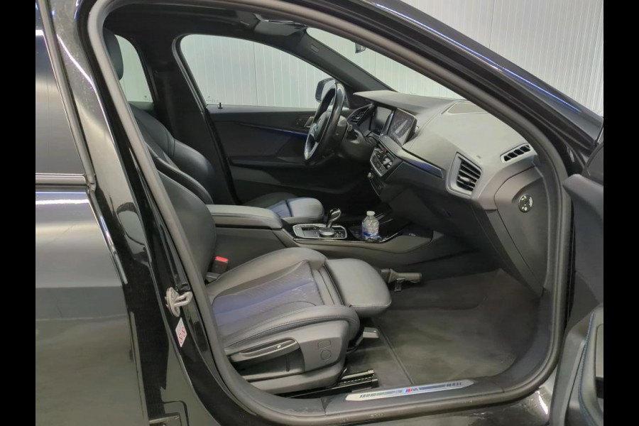 BMW 1-serie 118i | Panorama | Navi | Live Cockpit | Led |