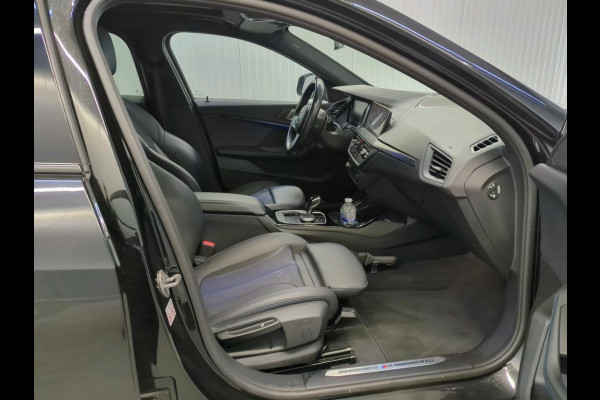 BMW 1-serie 118i | Panorama | Navi | Live Cockpit | Led |