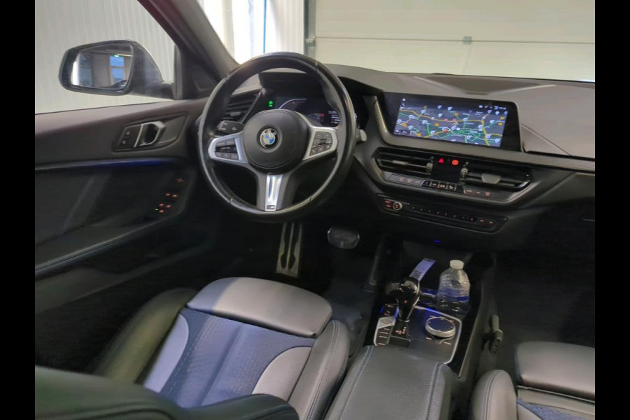 BMW 1-serie 118i | Panorama | Navi | Live Cockpit | Led |