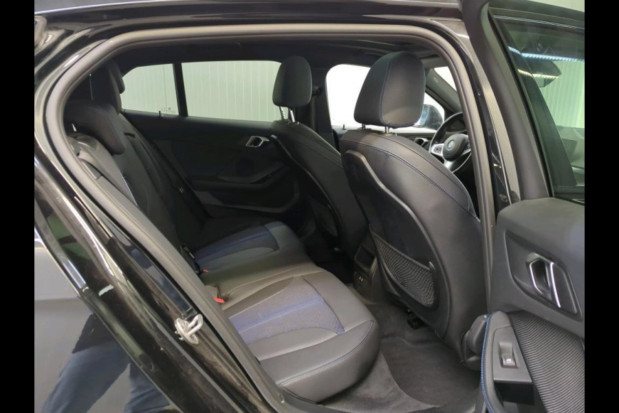 BMW 1-serie 118i | Panorama | Navi | Live Cockpit | Led |