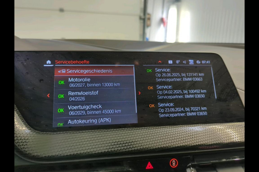 BMW 1-serie 118i | Panorama | Navi | Live Cockpit | Led |
