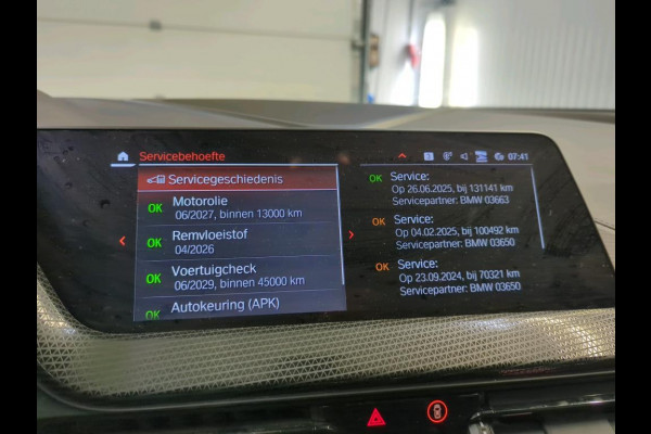 BMW 1-serie 118i | Panorama | Navi | Live Cockpit | Led |