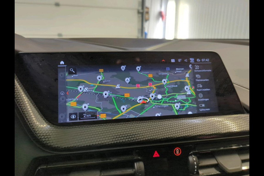 BMW 1-serie 118i | Panorama | Navi | Live Cockpit | Led |