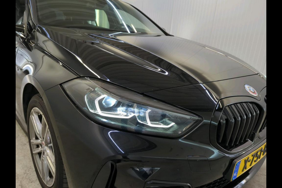 BMW 1-serie 118i | Panorama | Navi | Live Cockpit | Led |