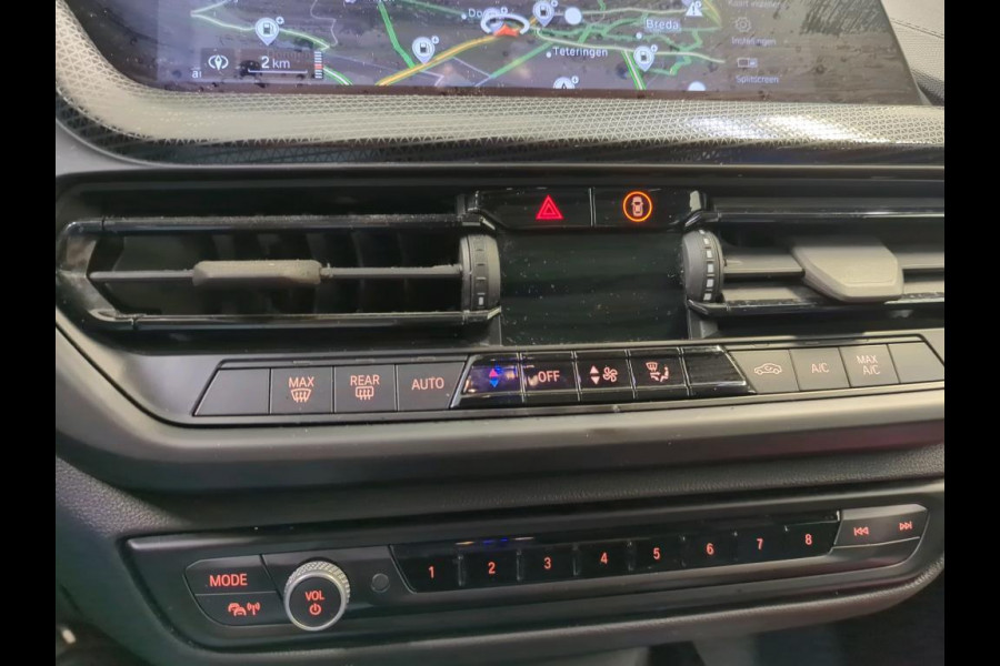 BMW 1-serie 118i | Panorama | Navi | Live Cockpit | Led |