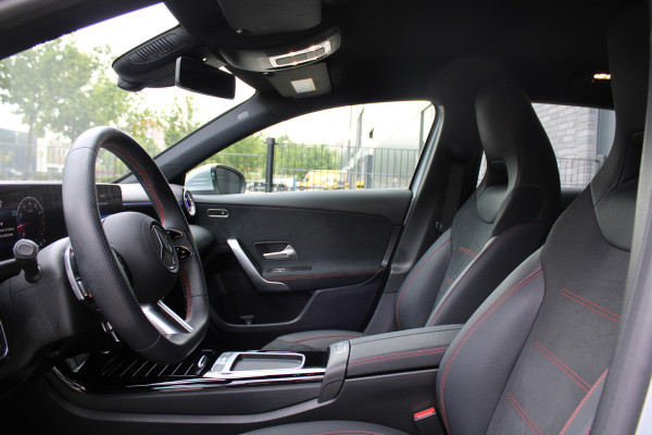 Mercedes-Benz A-Klasse 200 AMG Line | BTW | AMG | FACELIFT | KEYLESS | SFEER | CAMERA | ACC | NAVI |