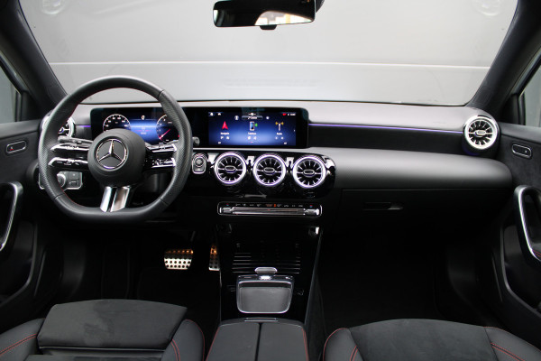 Mercedes-Benz A-Klasse 200 AMG Line | BTW | AMG | FACELIFT | KEYLESS | SFEER | CAMERA | ACC | NAVI |