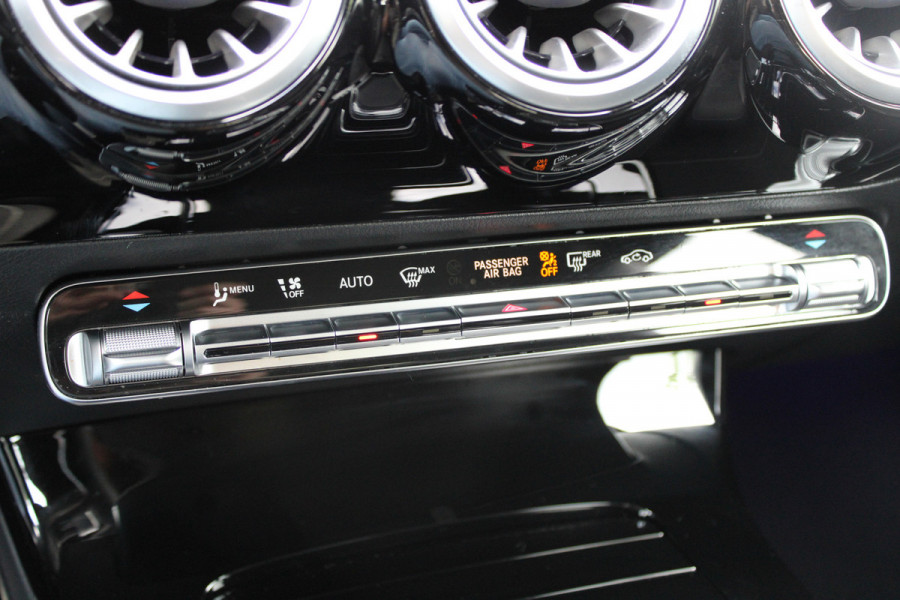 Mercedes-Benz A-Klasse 200 AMG Line | BTW | AMG | FACELIFT | KEYLESS | SFEER | CAMERA | ACC | NAVI |