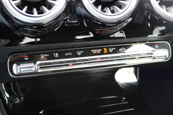 Mercedes-Benz A-Klasse 200 AMG Line | BTW | AMG | FACELIFT | KEYLESS | SFEER | CAMERA | ACC | NAVI |