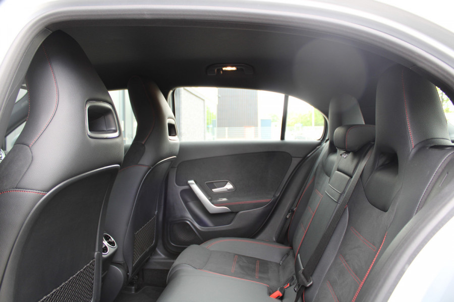 Mercedes-Benz A-Klasse 200 AMG Line | BTW | AMG | FACELIFT | KEYLESS | SFEER | CAMERA | ACC | NAVI |