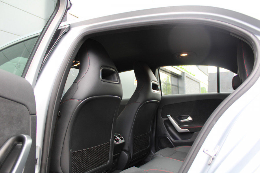 Mercedes-Benz A-Klasse 200 AMG Line | BTW | AMG | FACELIFT | KEYLESS | SFEER | CAMERA | ACC | NAVI |