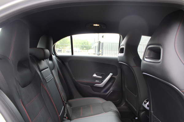 Mercedes-Benz A-Klasse 200 AMG Line | BTW | AMG | FACELIFT | KEYLESS | SFEER | CAMERA | ACC | NAVI |