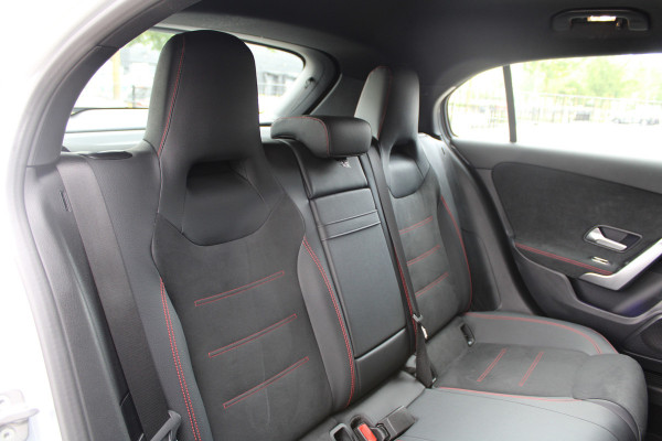 Mercedes-Benz A-Klasse 200 AMG Line | BTW | AMG | FACELIFT | KEYLESS | SFEER | CAMERA | ACC | NAVI |