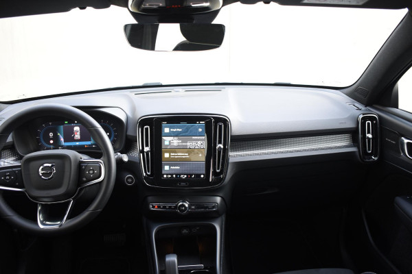 Volvo XC40 B4 211PK Automaat Plus Dark / Harman Kardon / Donker getint glas / Elektrisch bedienbare stoelen / 19''velgen / Driver assist / Microtech Nubuck / Camera achter Volvo XC40 B4 211PK Automaat Plus Dark / Harman Kardon / Donker getint glas / Elektrisch bedienbare stoelen / 19''velgen / Driver assist / Microtech Nubuck / Camera achter