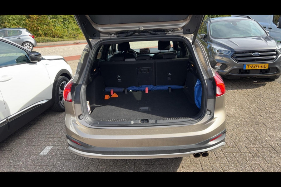 Ford FOCUS Wagon 1.5 EcoBoost Active Business 150pk Trekhaak Wegklapbaar | Automaat | Adaptieve Cruise | Winterpack | Achteruitrijcamera | Dodehoeksensoren | 1e Eigenaar Ford FOCUS Wagon 1.5 EcoBoost Active Business 150pk Trekhaak Wegklapbaar | Automaat | Adaptieve Cruise | Winterpack | Achteruitrijcamera | Dodehoeksensoren | 1e Eigenaar
