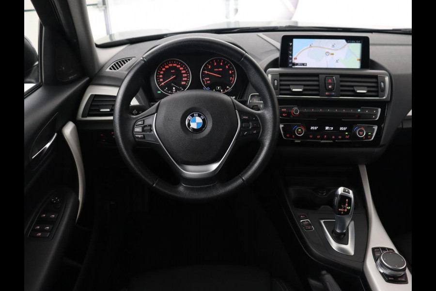 BMW 1-serie 118i Executive | Sportstoelen | Harman/Kardon | Navigatie | Full LED | Climate control | Parkeerhulp | Cruise control