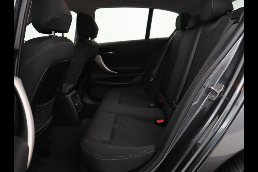 BMW 1-serie 118i Executive | Sportstoelen | Harman/Kardon | Navigatie | Full LED | Climate control | Parkeerhulp | Cruise control
