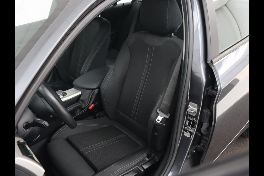BMW 1-serie 118i Executive | Sportstoelen | Harman/Kardon | Navigatie | Full LED | Climate control | Parkeerhulp | Cruise control