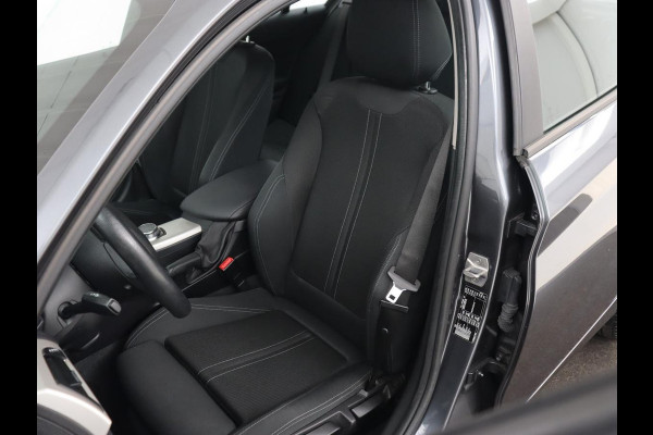 BMW 1-serie 118i Executive | Sportstoelen | Harman/Kardon | Navigatie | Full LED | Climate control | Parkeerhulp | Cruise control