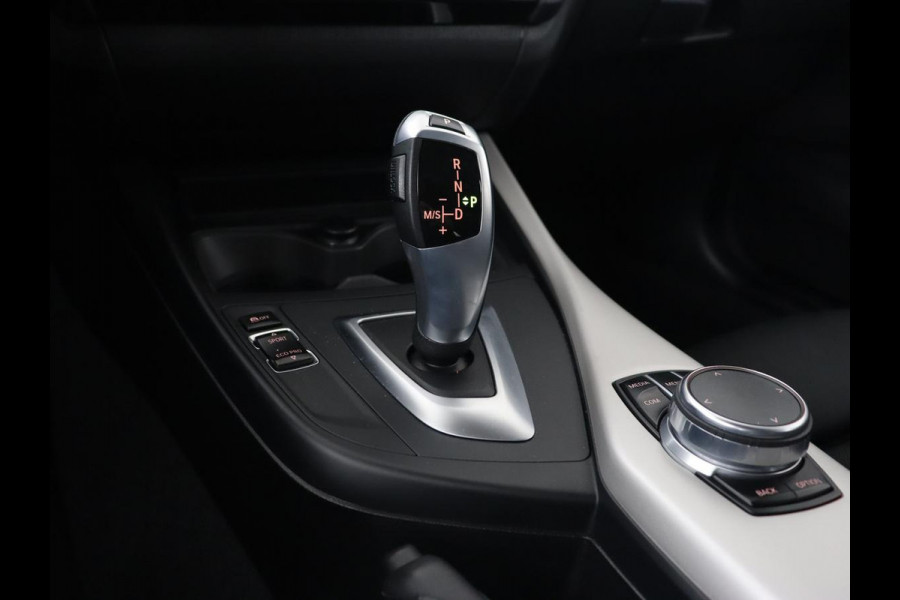 BMW 1-serie 118i Executive | Sportstoelen | Harman/Kardon | Navigatie | Full LED | Climate control | Parkeerhulp | Cruise control