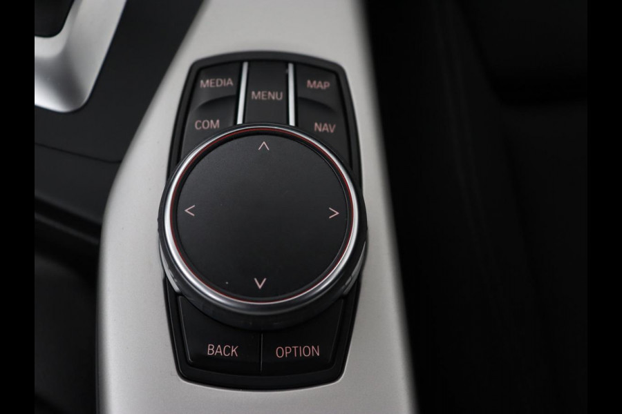 BMW 1-serie 118i Executive | Sportstoelen | Harman/Kardon | Navigatie | Full LED | Climate control | Parkeerhulp | Cruise control