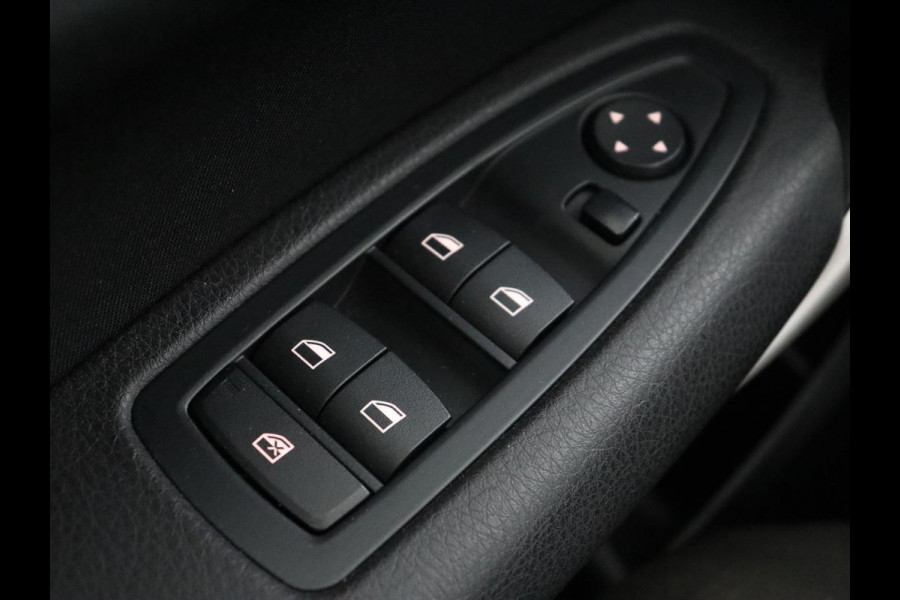 BMW 1-serie 118i Executive | Sportstoelen | Harman/Kardon | Navigatie | Full LED | Climate control | Parkeerhulp | Cruise control