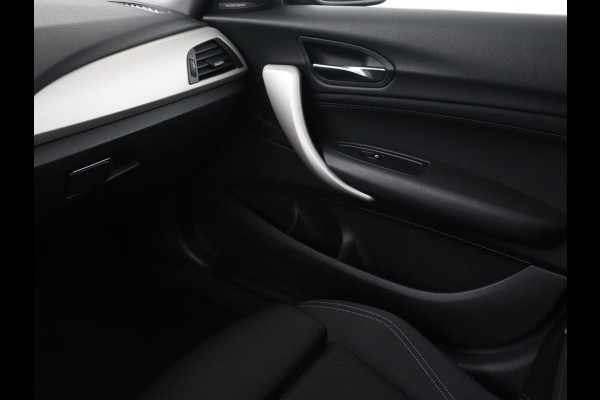 BMW 1-serie 118i Executive | Sportstoelen | Harman/Kardon | Navigatie | Full LED | Climate control | Parkeerhulp | Cruise control