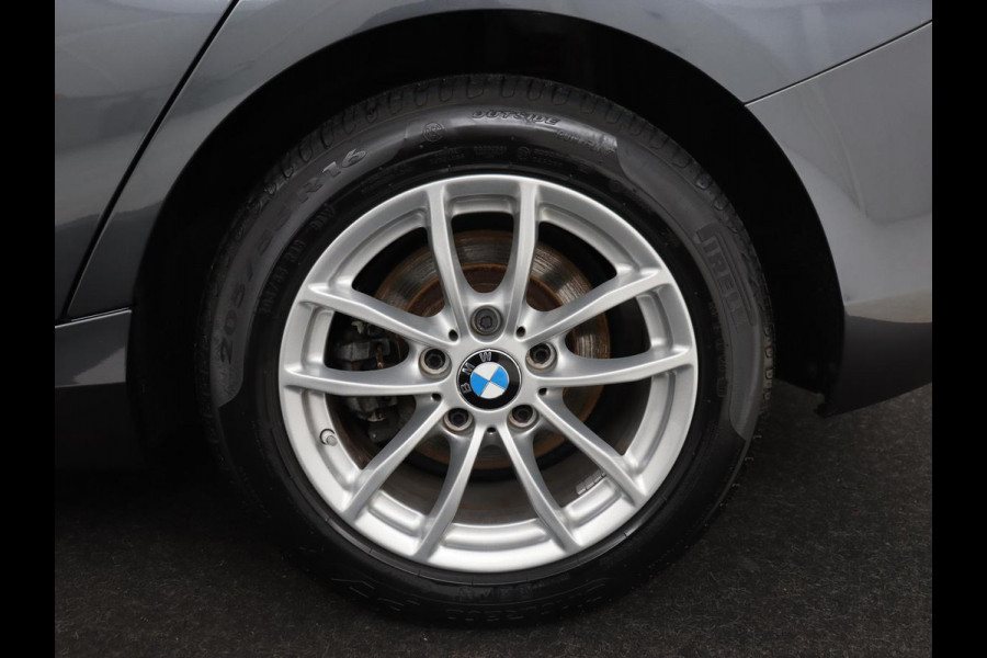 BMW 1-serie 118i Executive | Sportstoelen | Harman/Kardon | Navigatie | Full LED | Climate control | Parkeerhulp | Cruise control
