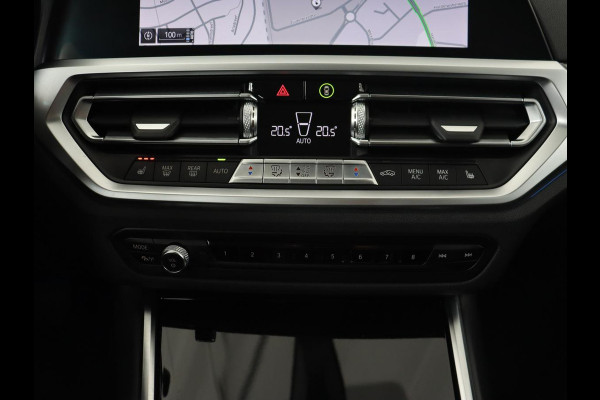 BMW 3-serie 330e Sport Line | Stoelverwarming | Carplay | Sportstoelen | Half leder | Camera | Navigatie | Live Cockpit | DAB | Full LED | Park Assist | Navigatie | Climate control | PHEV | Plug In