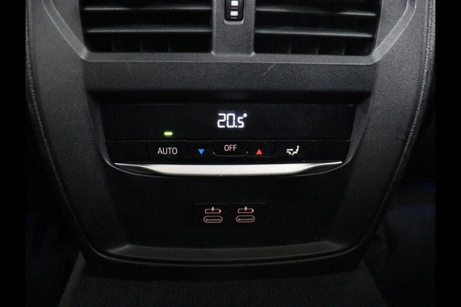 BMW 3-serie 330e Sport Line | Stoelverwarming | Carplay | Sportstoelen | Half leder | Camera | Navigatie | Live Cockpit | DAB | Full LED | Park Assist | Navigatie | Climate control | PHEV | Plug In