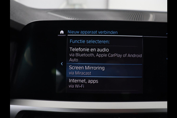 BMW 3-serie 330e Sport Line | Stoelverwarming | Carplay | Sportstoelen | Half leder | Camera | Navigatie | Live Cockpit | DAB | Full LED | Park Assist | Navigatie | Climate control | PHEV | Plug In