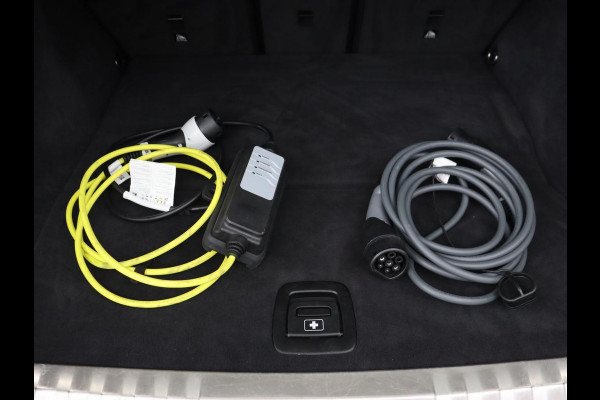 BMW 3-serie 330e Sport Line | Stoelverwarming | Carplay | Sportstoelen | Half leder | Camera | Navigatie | Live Cockpit | DAB | Full LED | Park Assist | Navigatie | Climate control | PHEV | Plug In