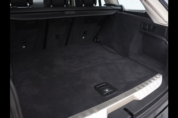 BMW 3-serie 330e Sport Line | Stoelverwarming | Carplay | Sportstoelen | Half leder | Camera | Navigatie | Live Cockpit | DAB | Full LED | Park Assist | Navigatie | Climate control | PHEV | Plug In