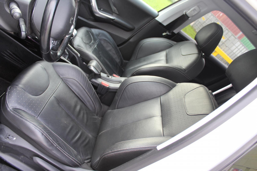 Peugeot 2008 1.2 PureTech Allure MULTIMEDIA AFNEEMBARE TREKHAAK CAMERA PANO