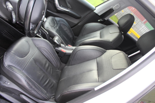 Peugeot 2008 1.2 PureTech Allure MULTIMEDIA AFNEEMBARE TREKHAAK CAMERA PANO