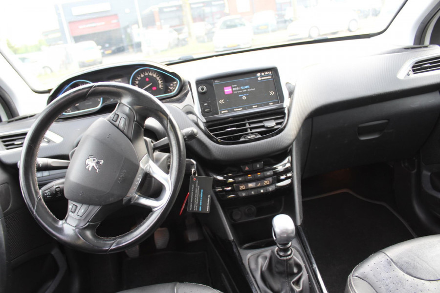 Peugeot 2008 1.2 PureTech Allure MULTIMEDIA AFNEEMBARE TREKHAAK CAMERA PANO