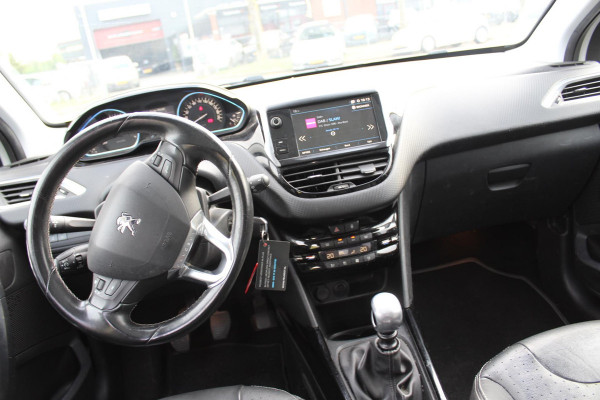 Peugeot 2008 1.2 PureTech Allure MULTIMEDIA AFNEEMBARE TREKHAAK CAMERA PANO