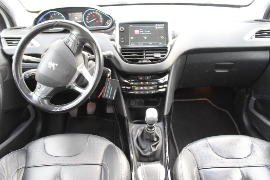 Peugeot 2008 1.2 PureTech Allure MULTIMEDIA AFNEEMBARE TREKHAAK CAMERA PANO