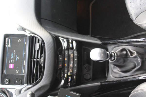 Peugeot 2008 1.2 PureTech Allure MULTIMEDIA AFNEEMBARE TREKHAAK CAMERA PANO