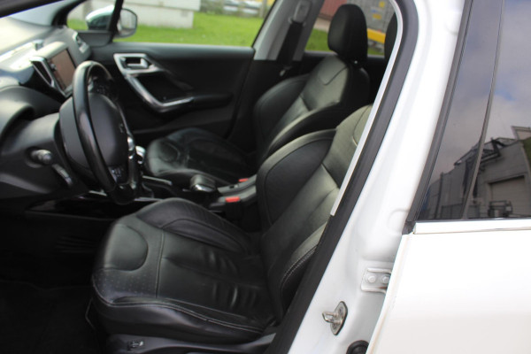 Peugeot 2008 1.2 PureTech Allure MULTIMEDIA AFNEEMBARE TREKHAAK CAMERA PANO