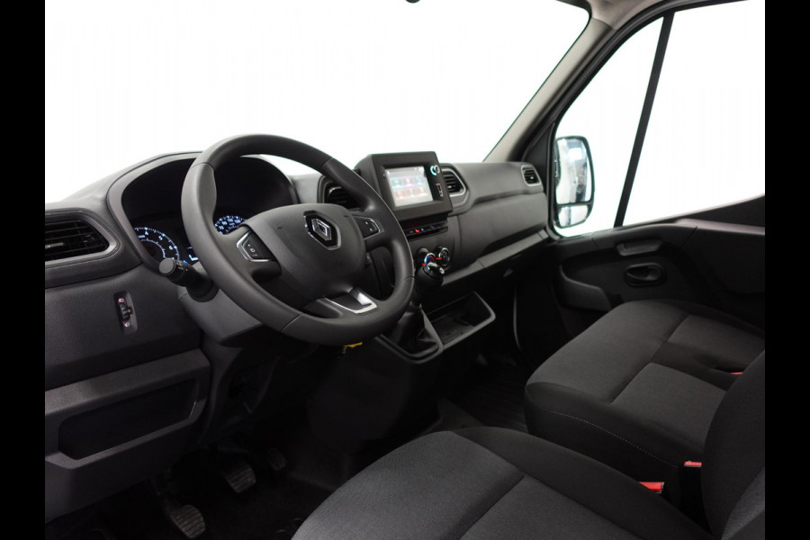 Renault Master T33 2.3 dCi 135 L2H2 BPM VRIJ! Airco Cruise control Parkeersensoren Navigatie Trekhaak
