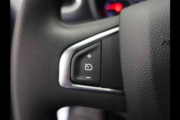 Renault Master T33 2.3 dCi 135 L2H2 BPM VRIJ! Airco Cruise control Parkeersensoren Navigatie Trekhaak
