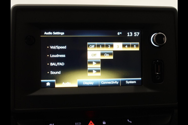 Renault Master T33 2.3 dCi 135 L2H2 BPM VRIJ! Airco Cruise control Parkeersensoren Navigatie Trekhaak