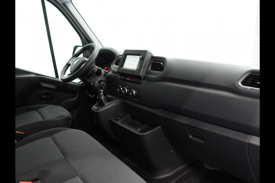 Renault Master T33 2.3 dCi 135 L2H2 BPM VRIJ! Airco Cruise control Parkeersensoren Navigatie Trekhaak
