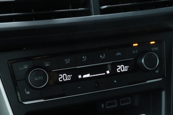 Volkswagen Polo 1.0 TSI Highline | DSG | PDC | Victual Cockpit| Nette auto! Volkswagen Polo 1.0 TSI Highline | DSG | PDC | Victual Cockpit| Nette auto!
