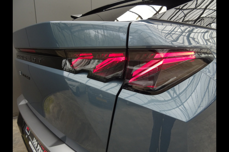 Peugeot E-3008 GT Avantage 210 73 kWh * WARMTEPOMP * 4 SEIZOENSBANDEN !! Peugeot E-3008 GT Avantage 210 73 kWh * WARMTEPOMP * 4 SEIZOENSBANDEN !!