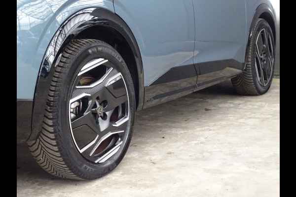 Peugeot E-3008 GT Avantage 210 73 kWh * WARMTEPOMP * 4 SEIZOENSBANDEN !! Peugeot E-3008 GT Avantage 210 73 kWh * WARMTEPOMP * 4 SEIZOENSBANDEN !!